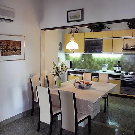 Rina Apartment