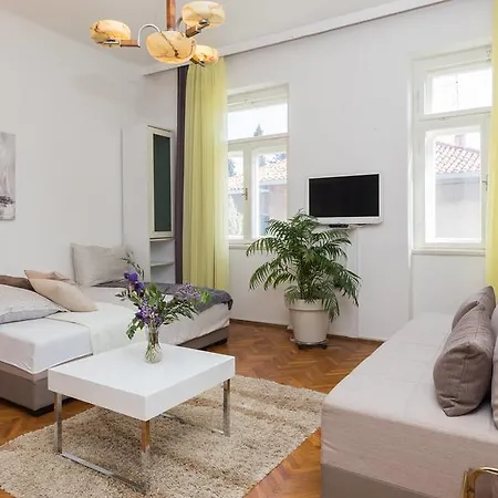 Rina Apartment Split